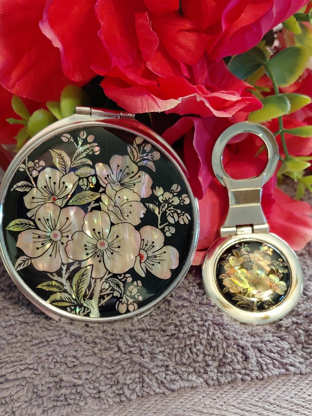 NEW Abalone Compact Mirror and Keychain Set with Iridescent Floral Inlay - Black